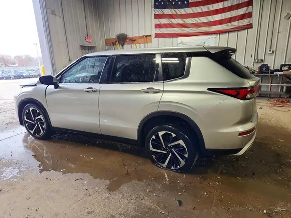 JA4J3VA89RZ037712 2024 MITSUBISHI OUTLANDER - Image 2