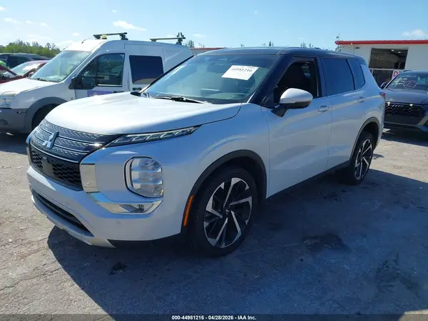 JA4J3VA89RZ048337 2024 MITSUBISHI OUTLANDER - Image 2