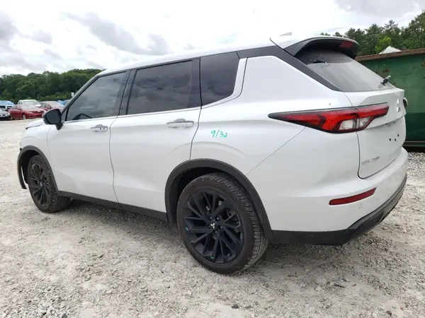 JA4J3VA89RZ070810 2024 MITSUBISHI OUTLANDER - Image 2
