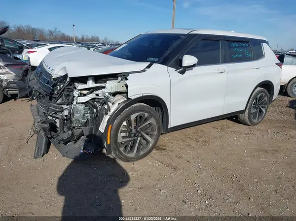 JA4J3VA89RZ087834 2024 MITSUBISHI OUTLANDER - Image 2