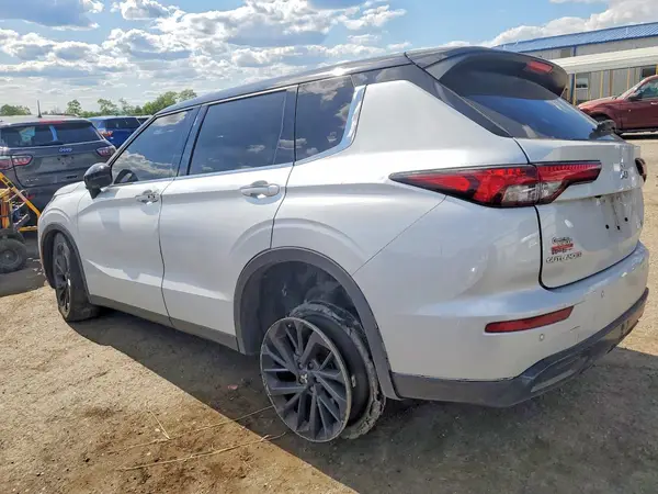 JA4J3VA8XPZ008474 2023 MITSUBISHI OUTLANDER - Image 2