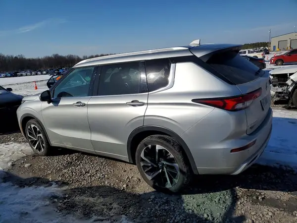 JA4J3VA8XPZ017756 2023 MITSUBISHI OUTLANDER - Image 2