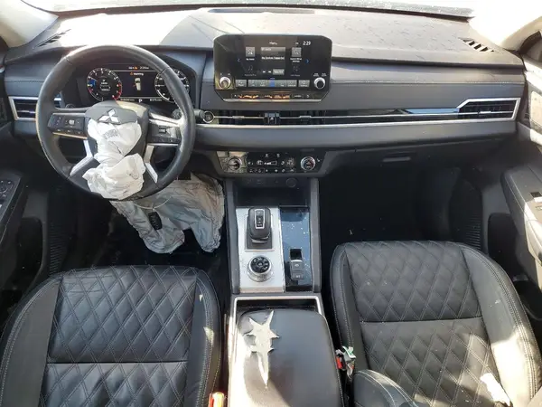 JA4J3VA8XPZ017756 2023 MITSUBISHI OUTLANDER - Image 8