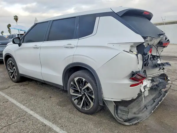 JA4J3VA8XRZ038058 2024 MITSUBISHI OUTLANDER - Image 2