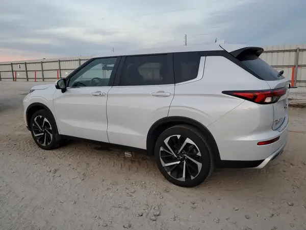 JA4J3VA8XRZ055720 2024 MITSUBISHI OUTLANDER - Image 2