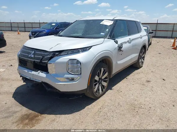 JA4J3VA8XSZ021492 2025 MITSUBISHI OUTLANDER - Image 2