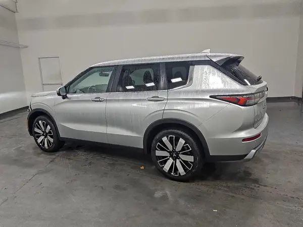 JA4J3VA8XSZ029673 2025 MITSUBISHI OUTLANDER - Image 2
