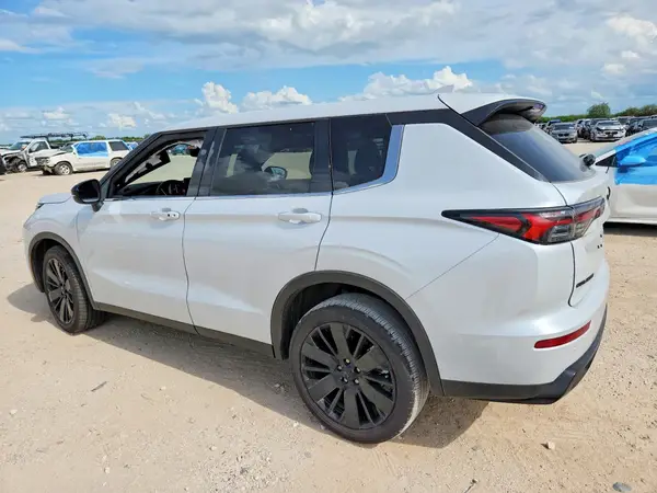 JA4J3VABXTZ028892 2026 MITSUBISHI OUTLANDER - Image 2