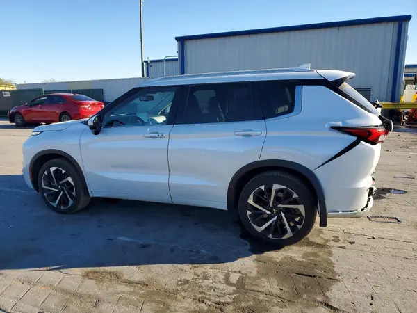 JA4J3WA82RZ039078 2024 MITSUBISHI OUTLANDER - Image 2