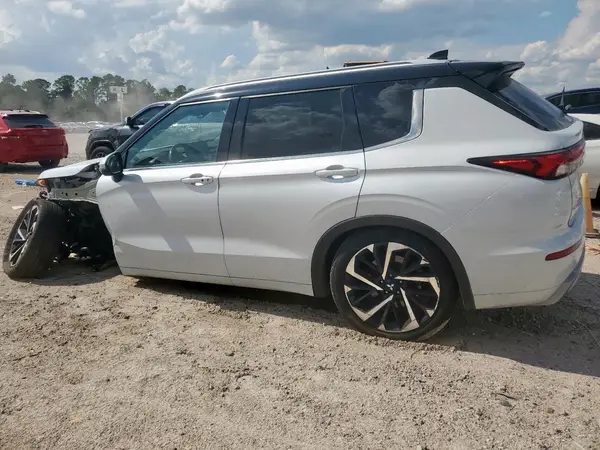 JA4J3WA83RZ004565 2024 MITSUBISHI OUTLANDER - Image 2