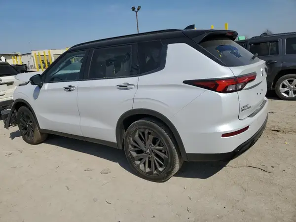 JA4J3WA83RZ056360 2024 MITSUBISHI OUTLANDER - Image 2