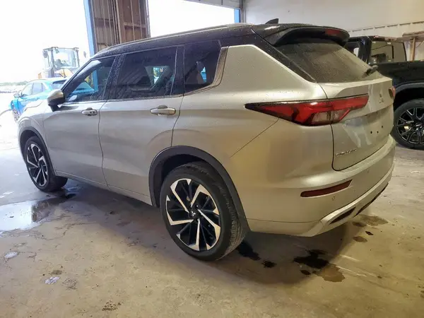 JA4J3WA86RZ080927 2024 MITSUBISHI OUTLANDER - Image 2