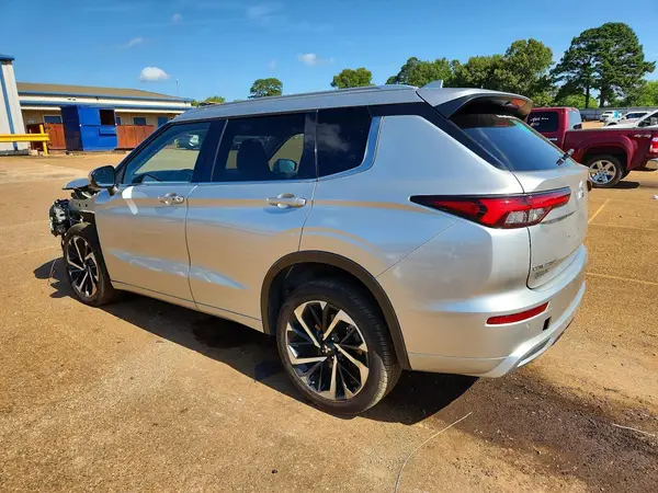 JA4J3WA87RZ032062 2024 MITSUBISHI OUTLANDER - Image 2