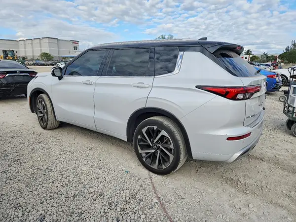 JA4J3WA87RZ083027 2024 MITSUBISHI OUTLANDER - Image 2
