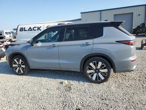 JA4J3WA8XSZ011924 2025 MITSUBISHI OUTLANDER - Image 2