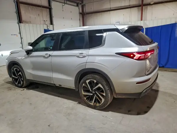 JA4J4TA80NZ039733 2022 MITSUBISHI OUTLANDER - Image 2