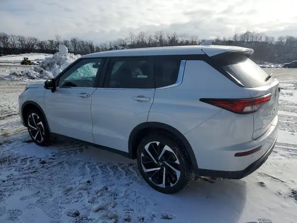 JA4J4TA81NZ039742 2022 MITSUBISHI OUTLANDER - Image 2