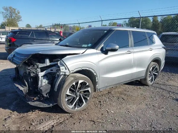 JA4J4TA82NZ028264 2022 MITSUBISHI OUTLANDER - Image 2