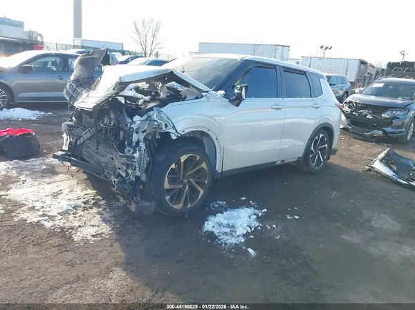 JA4J4TA82NZ049745 2022 MITSUBISHI OUTLANDER - Image 2