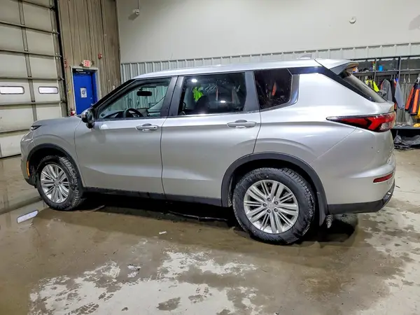 JA4J4TA82PZ007997 2023 MITSUBISHI OUTLANDER - Image 2
