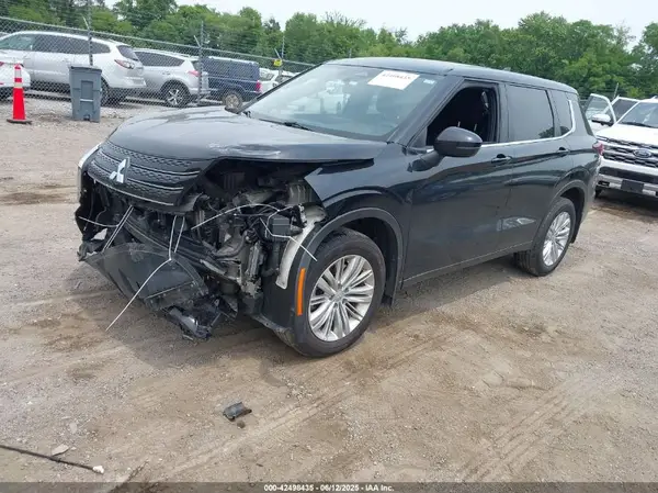 JA4J4TA85PZ009095 2023 MITSUBISHI OUTLANDER - Image 2