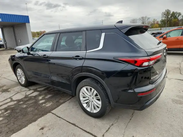 JA4J4TA86PZ007582 2023 MITSUBISHI OUTLANDER - Image 2