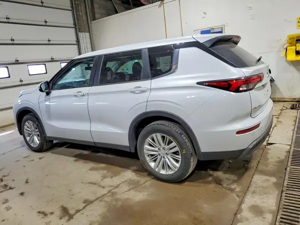 JA4J4TA87PZ010796 2023 MITSUBISHI OUTLANDER - Image 2
