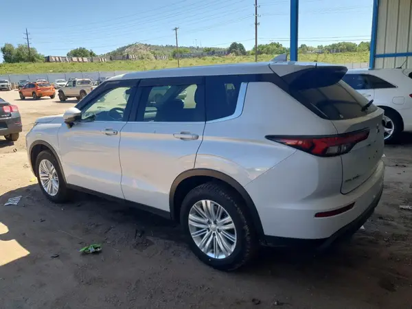 JA4J4TA88NZ086573 2022 MITSUBISHI OUTLANDER - Image 2
