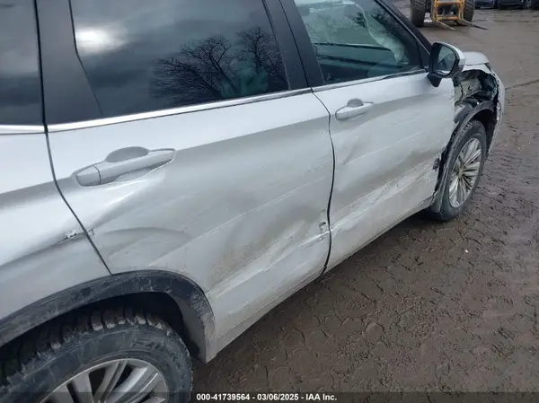 2022 MITSUBISHI OUTLANDER auction photo 6