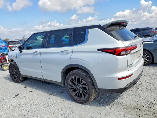 JA4J4UA81NZ078126 2022 MITSUBISHI OUTLANDER - Image 2
