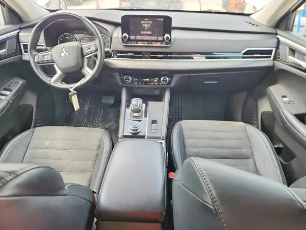 JA4J4UA81PZ025252 2023 MITSUBISHI OUTLANDER - Image 8