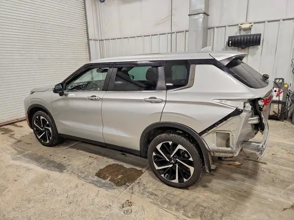 JA4J4UA81PZ049907 2023 MITSUBISHI OUTLANDER - Image 2