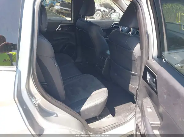 JA4J4UA81PZ056596 2023 MITSUBISHI OUTLANDER - Image 8