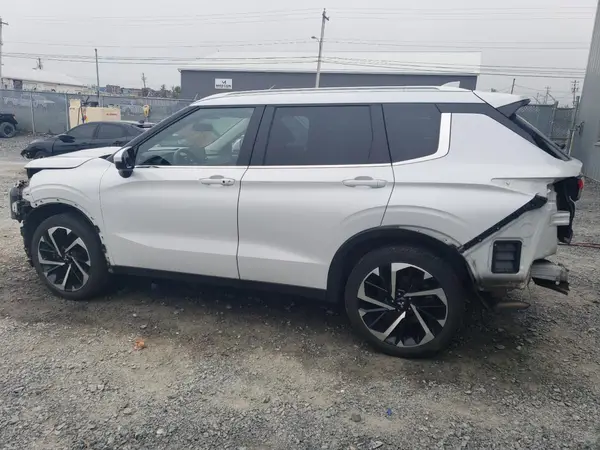 JA4J4UA81PZ615368 2023 MITSUBISHI OUTLANDER - Image 2