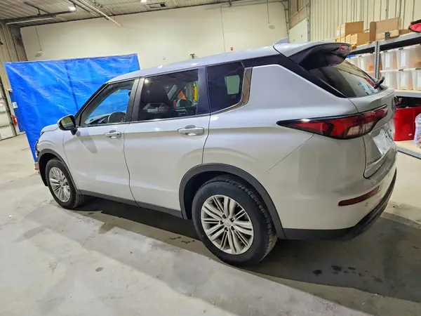 JA4J4UA81RZ029580 2024 MITSUBISHI OUTLANDER - Image 2