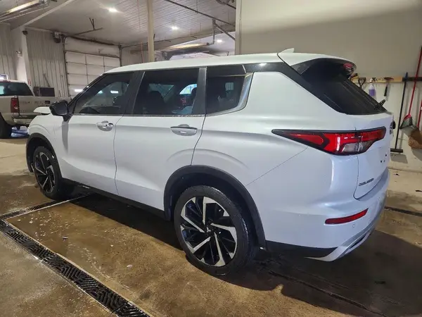 JA4J4UA82NZ080354 2022 MITSUBISHI OUTLANDER - Image 2