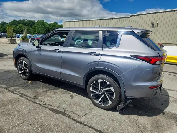 JA4J4UA82PZ017449 2023 MITSUBISHI OUTLANDER - Image 2
