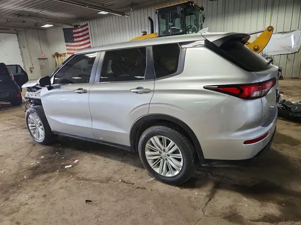 JA4J4UA83RZ073953 2024 MITSUBISHI OUTLANDER - Image 2