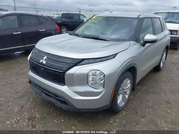 JA4J4UA83RZ615262 2024 MITSUBISHI OUTLANDER - Image 2