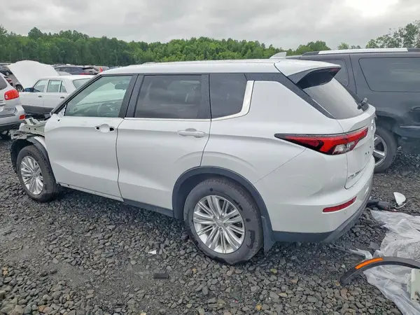 JA4J4UA84RZ022283 2024 MITSUBISHI OUTLANDER - Image 2