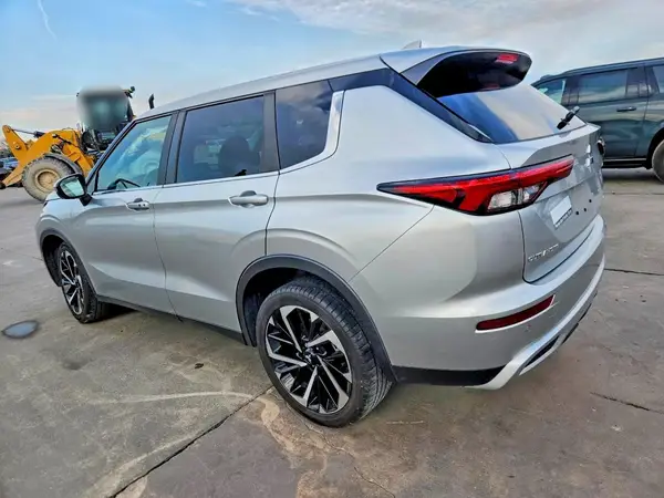 JA4J4UA85NZ066223 2022 MITSUBISHI OUTLANDER - Image 2