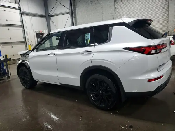 JA4J4UA85PZ041759 2023 MITSUBISHI OUTLANDER - Image 2