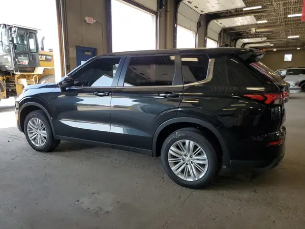 JA4J4UA85RZ033972 2024 MITSUBISHI OUTLANDER - Image 2