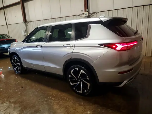 JA4J4UA86NZ068014 2022 MITSUBISHI OUTLANDER - Image 2