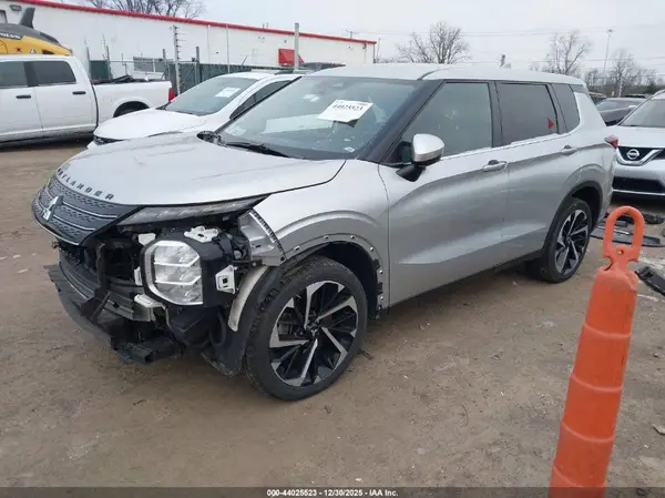 JA4J4UA86NZ088795 2022 MITSUBISHI OUTLANDER - Image 2