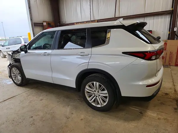 JA4J4UA86RZ625509 2024 MITSUBISHI OUTLANDER - Image 2