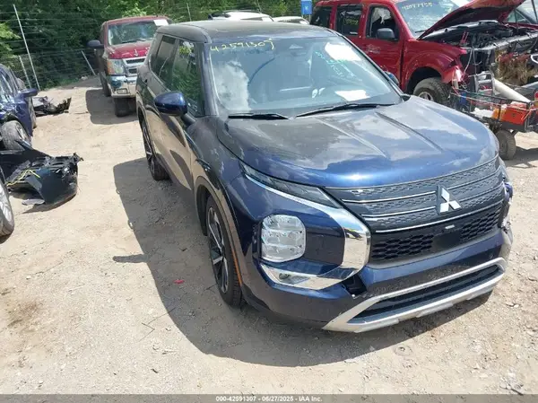 JA4J4UA87NZ014270 2022 MITSUBISHI OUTLANDER - Image 1