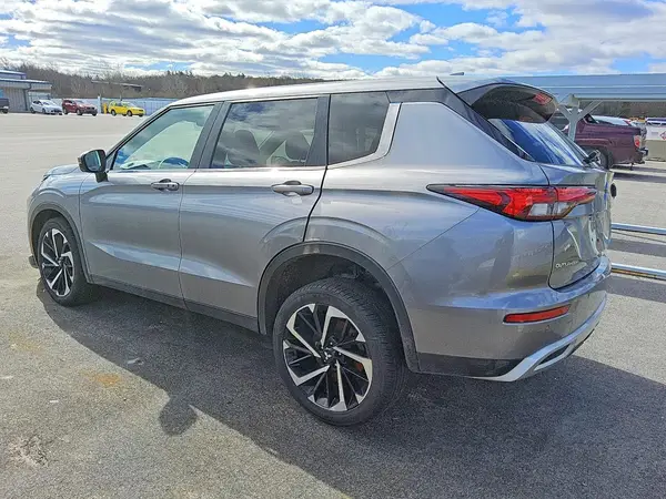 JA4J4UA87NZ030825 2022 MITSUBISHI OUTLANDER - Image 2