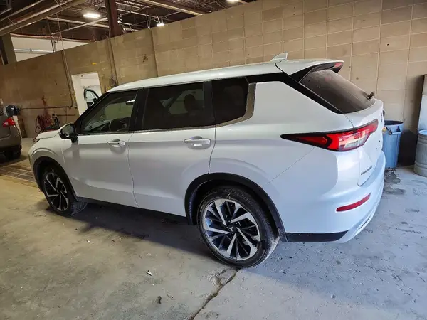 JA4J4UA87NZ075330 2022 MITSUBISHI OUTLANDER - Image 2