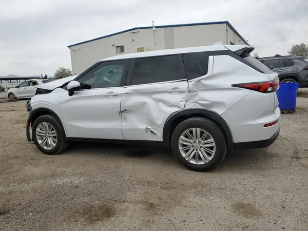 JA4J4UA87RZ079349 2024 MITSUBISHI OUTLANDER - Image 2